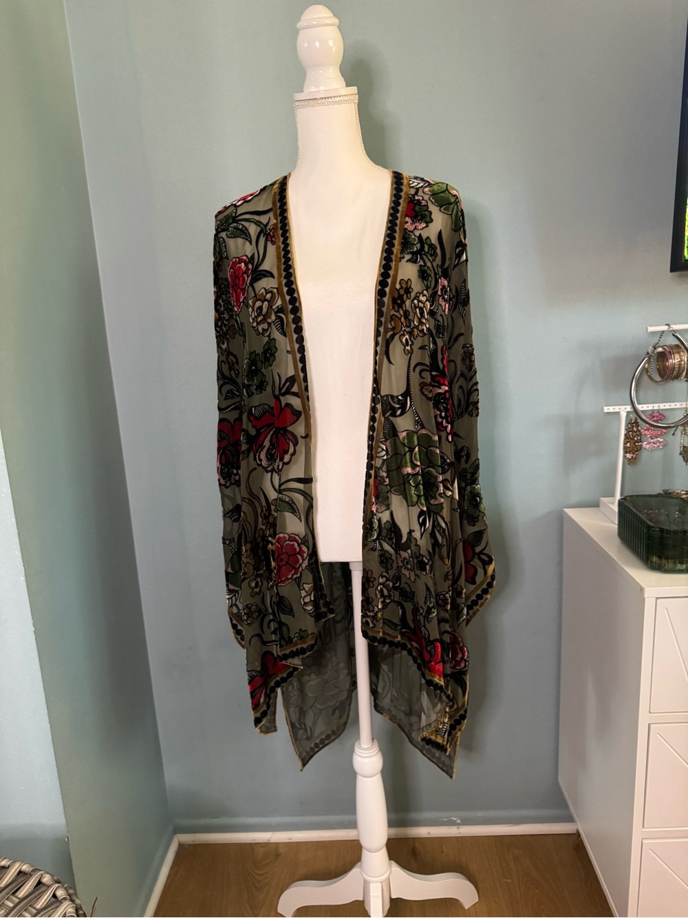 Vintage Urban outfitters Y2K Floral Velvet burnout Kimono Cardigan Green Red